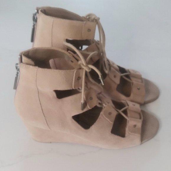 Dolce Vita Suede Wedge Sandal.  Size 9 - Picture 1 of 2